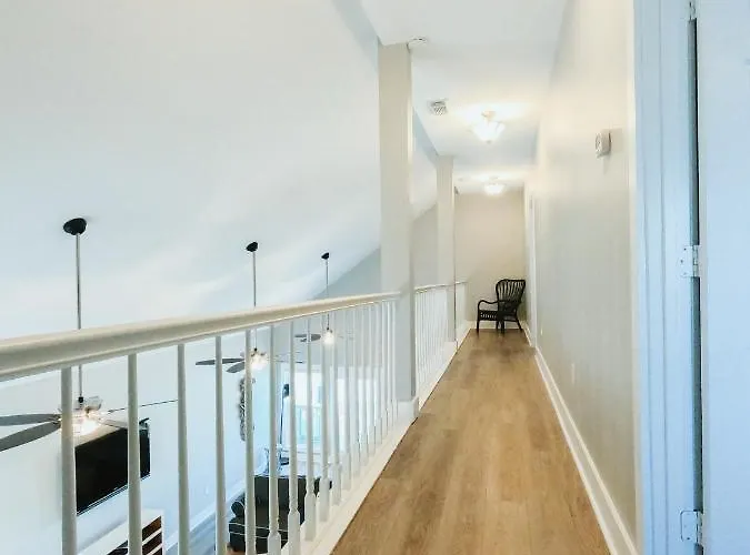 Modern, 3 Bedroom Private House Within Walking Distance To The Beach!