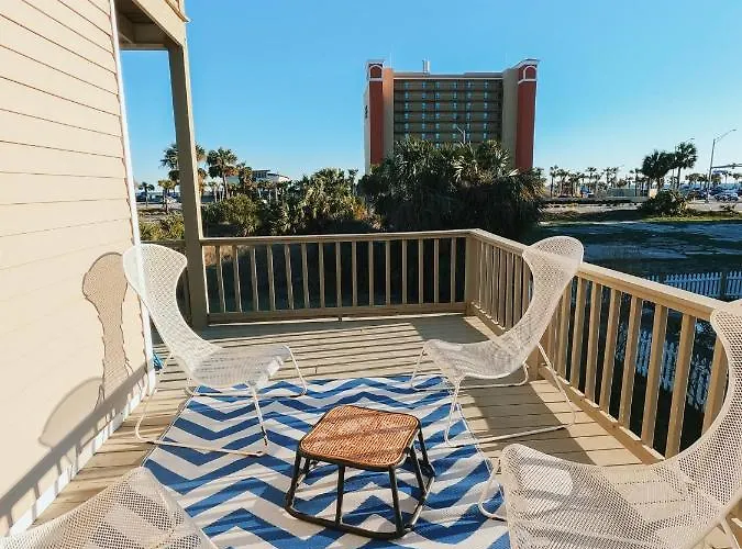 Modern, 3 Bedroom Private House Within Walking Distance To The Beach! Holiday home Gulf Shores